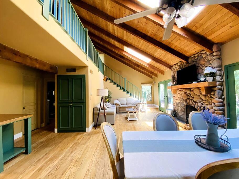 Sequoia Cabin By The River ทรีริเวอร์ส ภายนอก รูปภาพ