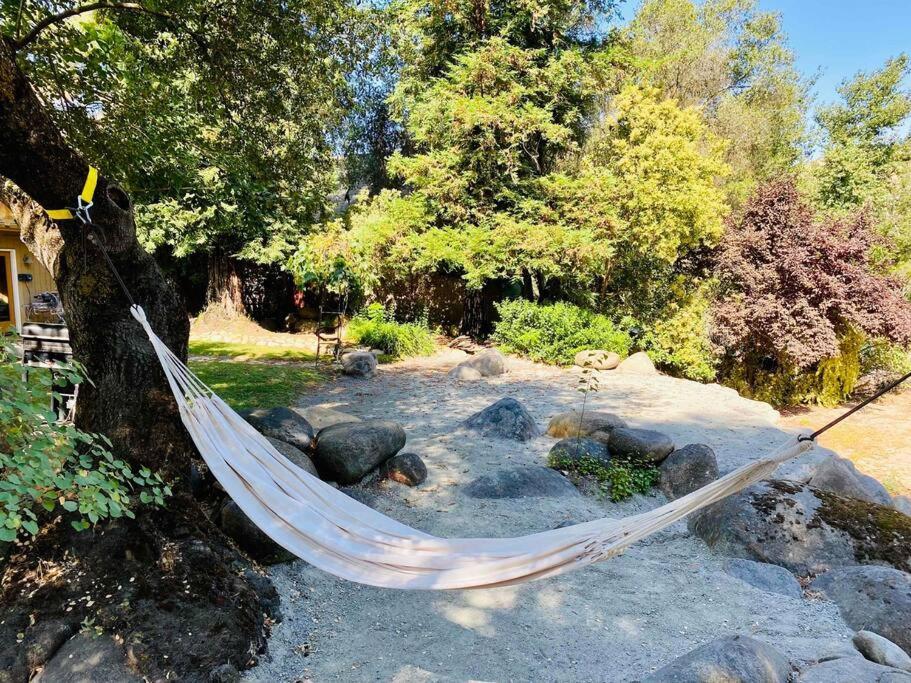 Sequoia Cabin By The River ทรีริเวอร์ส ภายนอก รูปภาพ