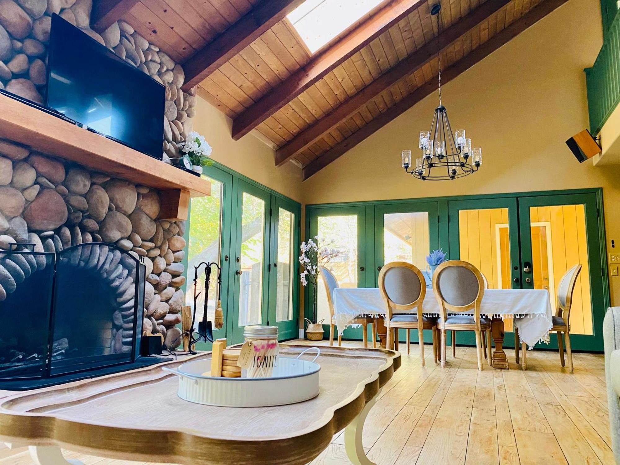 Sequoia Cabin By The River ทรีริเวอร์ส ภายนอก รูปภาพ