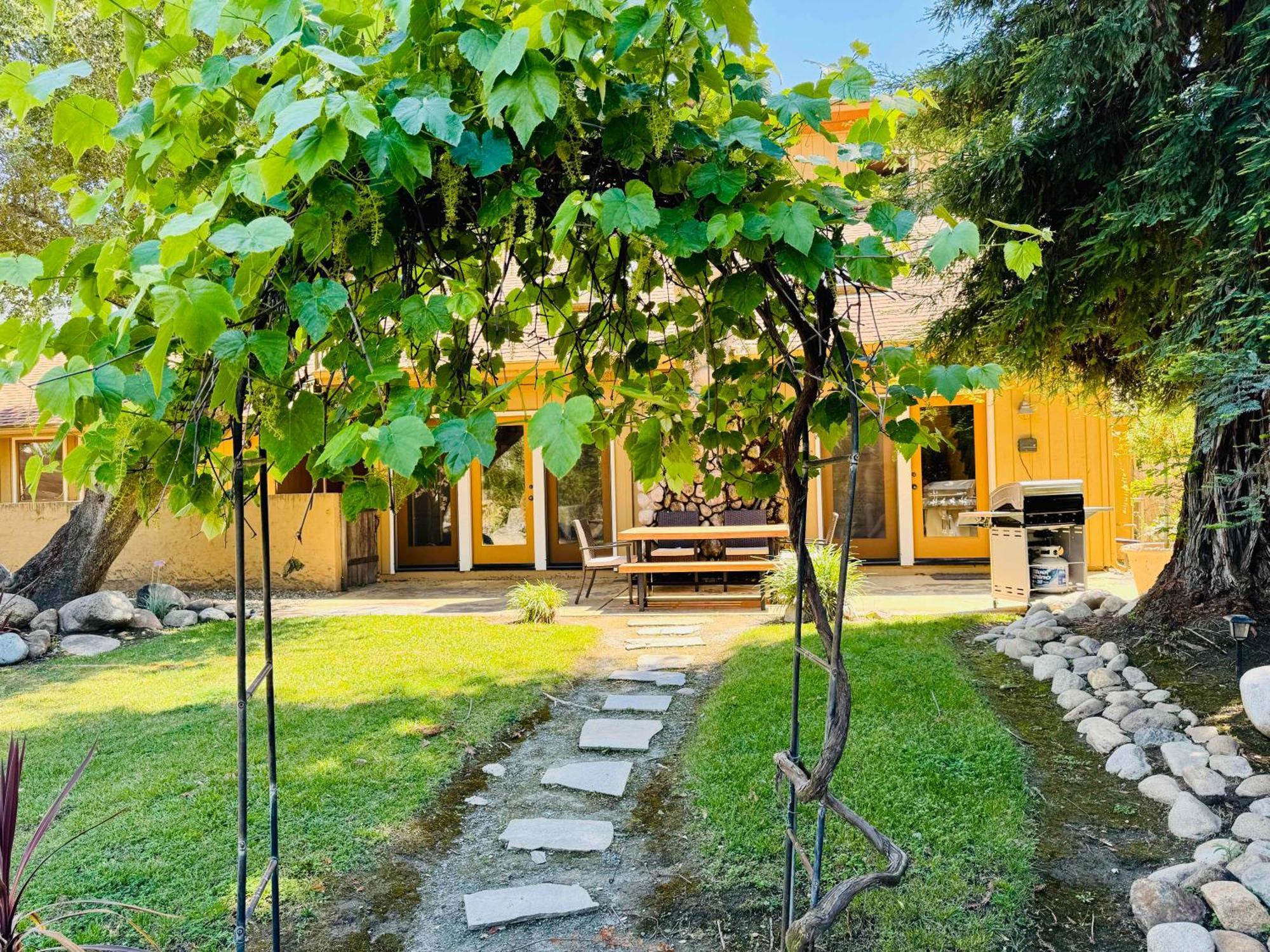Sequoia Cabin By The River ทรีริเวอร์ส ภายนอก รูปภาพ